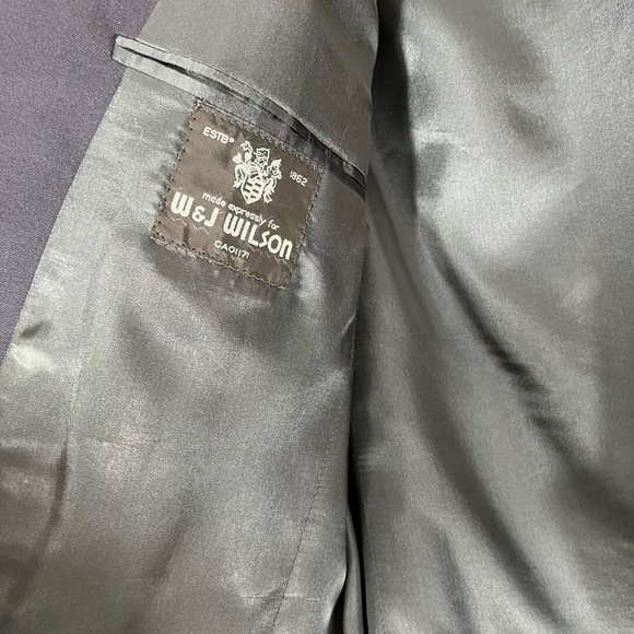 W&J Wilson Chest Size 42” Navy Blazer with Gold Buttons - Picture 6 of 14